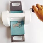 Manual Die Cutting Embossing Machine, Portable Mini DIY Simple Operation Embossing Tools for Crafts Scrapbooking Cardmaking 7.5x14.5cm