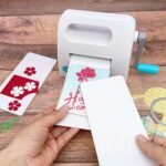 1 Set 6 inches Mini Die Cut Embossing Folder Machine Die Cutting and Embossing Machine for Art Craft Scrapbooking - Precise Cutting Easy Operation Ideal for DIY Craftsmen and Beginners